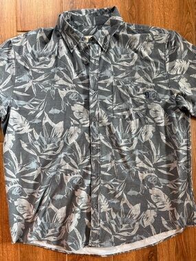 Huk Gray Tropical Leaf Short-Sleeve Button-Down Shirt - men’s xl